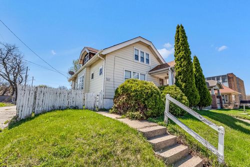 4221 W Bernhard Place, Milwaukee, WI, 53216 | Card Image