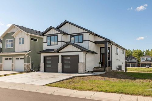 680 Sixmile Cres S, Lethbridge, AB, T1K8G3 | Card Image
