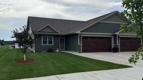 4867 Field Crest Ln, Eau Claire, WI, 54701-1104 | Card Image