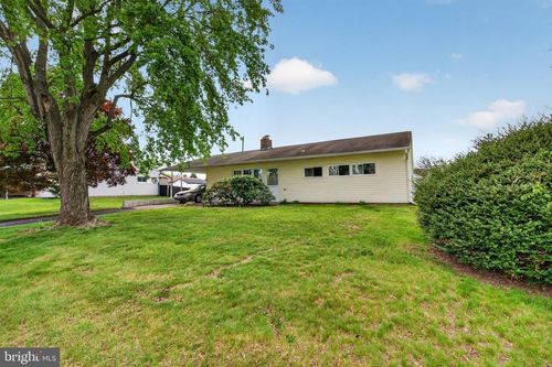 2 Silver Birch Ln, LEVITTOWN, PA, 19055-2204 | Card Image
