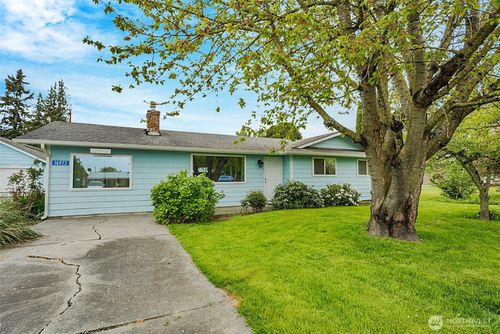 16973 Vaughn Rd, Mount Vernon, WA, 98273-4770 | Card Image