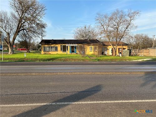 402 N Nixon Avenue, Nixon, TX, 78140 | Card Image