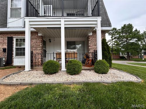b-1677 Herault Place #B Place, St Louis, MO, 63125 | Card Image