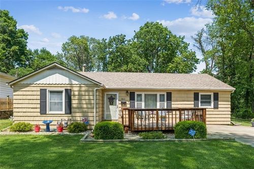 9812 Linwood Blvd, Independence, MO, 64052-1234 | Card Image