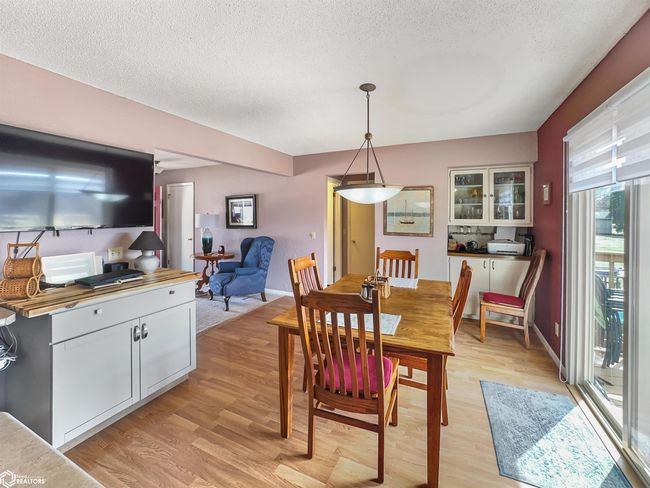 1604 Club View Dr, Home with 3 bedrooms, 2 bathrooms and 2 parking in Hampton IA | Image 7