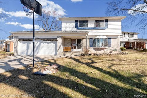 29434 Walker Dr, Warren, MI, 48092-2261 | Card Image
