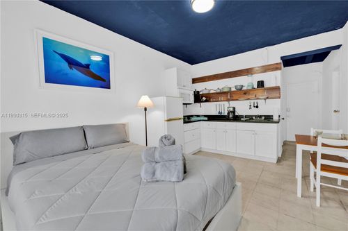 302-255 W 24th St, Miami Beach, FL, 33140-4640 | Card Image