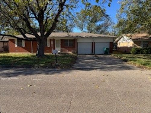 116 S Bermuda St, Lacy Lakeview, TX, 76705-1841 | Card Image