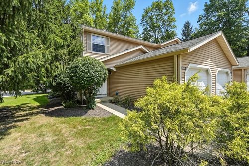 3948 Lake Run Blvd, Stow, OH, 44224-4350 | Card Image