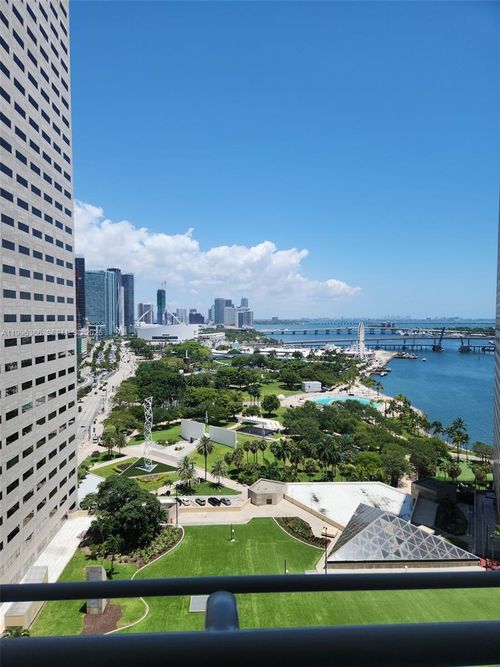 2220-325 S Biscayne Blvd, Miami, FL, 33131-2462 | Card Image
