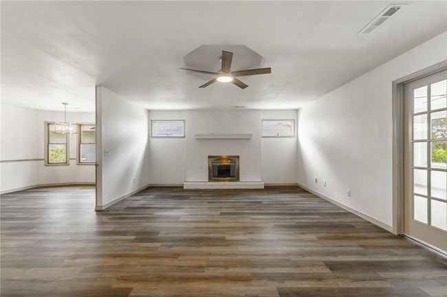 Living Area | Image 6