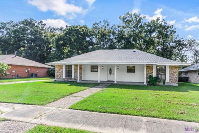 9031 Roundtree Dr, House other with 3 bedrooms, 2 bathrooms and null parking in Baton Rouge LA | Image 1