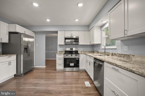 10 Iron Bolt Ct, CATONSVILLE, MD, 21228-2422 | Card Image