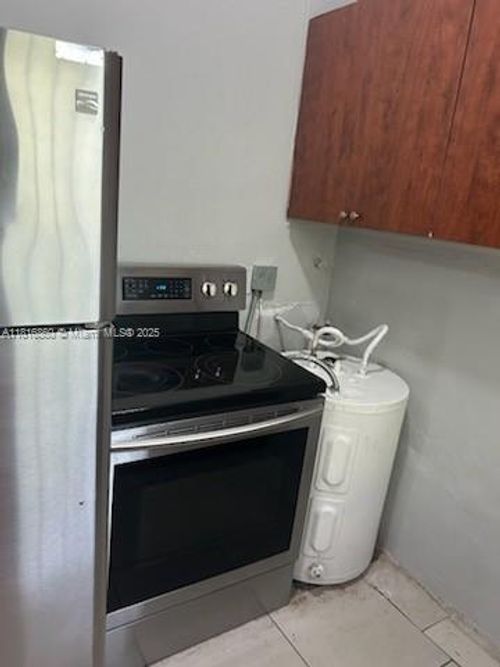 r-230 Nw 51st St, Miami, FL, 33127-2159 | Card Image