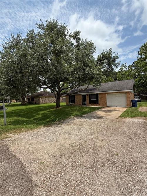 624 Houston St, West Columbia, TX, 77486-2834 | Card Image