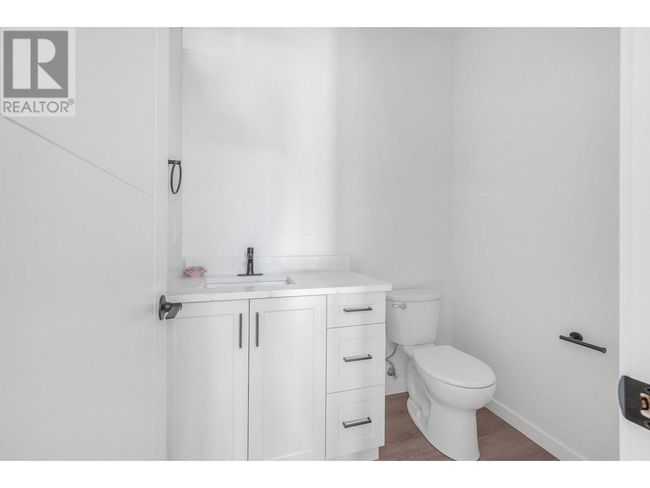 7 - 5661 Okanagan Ave, Townhouse with 3 bedrooms, 3 bathrooms and 2 parking in Vernon BC | Image 11