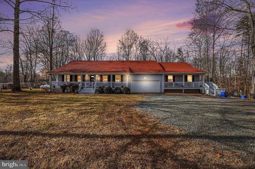 8318 Diamond Hill Rd, WARRENTON, VA, 20186-8644 | Card Image