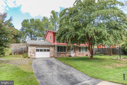 19007 Red Oak Ln, TRIANGLE, VA, 22172-2124 | Card Image