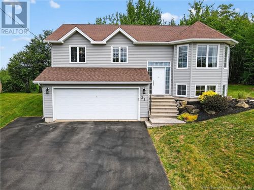 35 Rue Herman, Dieppe, NB, E1A0R3 | Card Image
