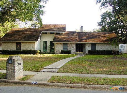 306 Woodway Dr, Victoria, TX, 77904-1122 | Card Image