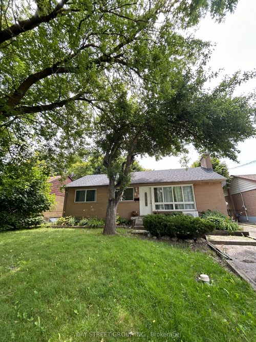 main-93 Cartier Cres, Richmond Hill, ON, L4C2N3 | Card Image