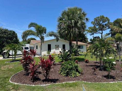 907 Se Lake St, Stuart, FL, 34994-5615 | Card Image