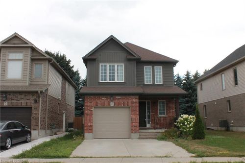 27 Stillwater St, Kitchener, ON, N2A0G2 | Card Image
