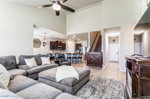 817 Pipe Gate, Cibolo, TX, 78108-4422 | Card Image
