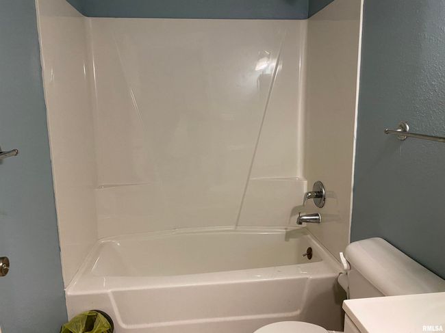 407 N Howard St, House other with 3 bedrooms, 3 bathrooms and null parking in Ava IL | Image 16
