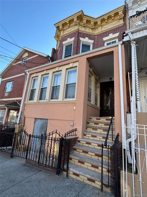 32 106th St, East Elmhurst, NY, 11369-2520 | Card Image