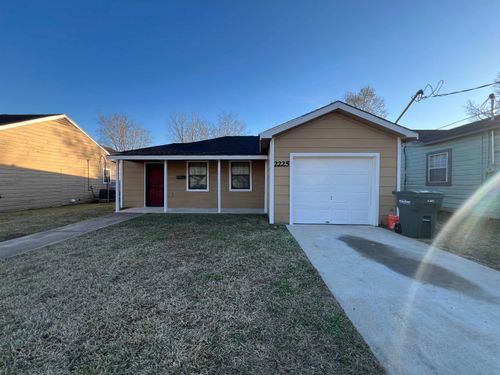 2225 Earl St, Beaumont, TX, 77703-3409 | Card Image