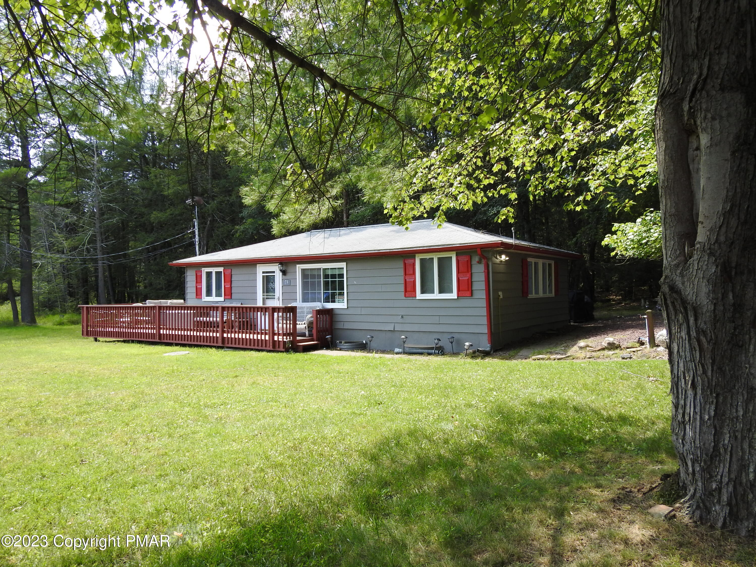 Lake Dr, White Haven, PA 18661