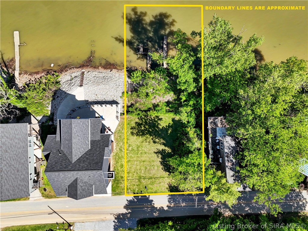 Land in Jeffersonville