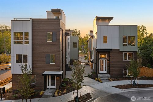 5203 Sand Point Way Ne, Seattle, WA, 98105 | Card Image