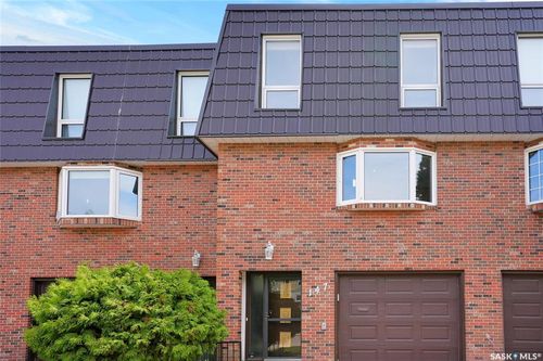 147 Hochelaga St W, Moose Jaw, SK, S6H2G2 | Card Image