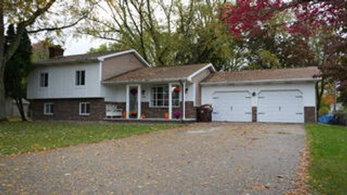 104 Kilkelly St, Eaton Rapids, MI, 48827-1353 | Card Image