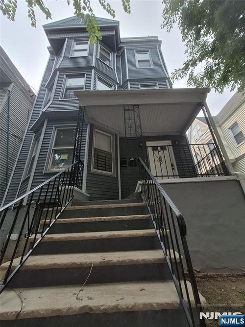 63 7th St, Newark, NJ, 07107-2056 | Card Image