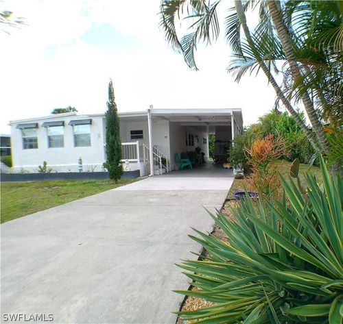 33 Henderson Dr, NAPLES, FL, 34114-8207 | Card Image