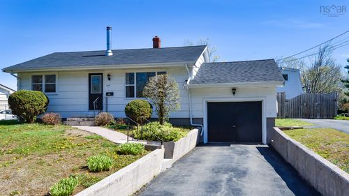 184 Queen Street, Bridgewater, NS, B4V1P6 | Card Image