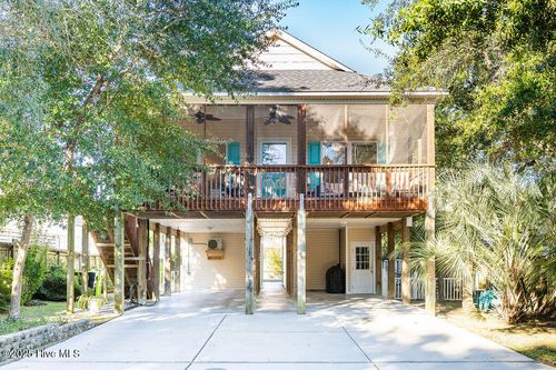 129 Ne 24th St, Oak Island, NC, 28465-6222 | Card Image