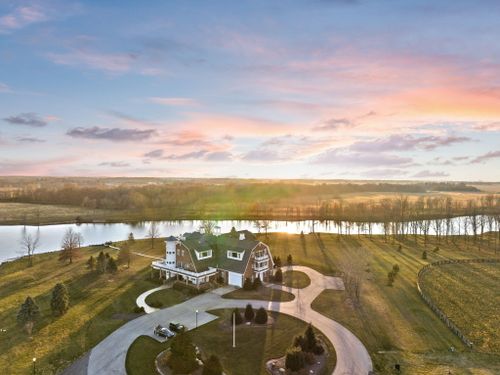 9825 Windy Hills Dr, Zionsville, IN, 46077-6001 | Card Image
