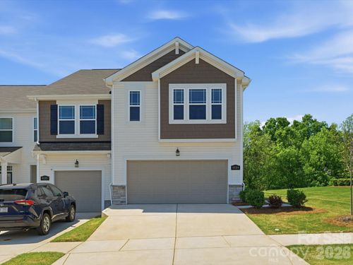 4529 Iron Oak Ln, Charlotte, NC, 28269-3884 | Card Image