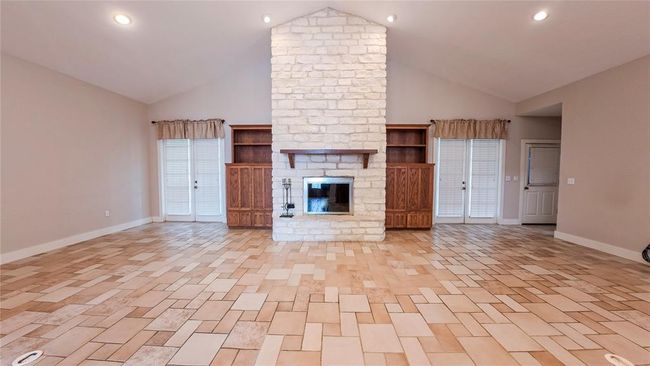 1212 W North St, House other with 3 bedrooms, 3 bathrooms and 2 parking in Louise TX | Image 20