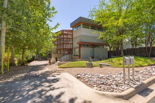 a-2801 Oak Crest Ave, Austin, TX, 78704-6225 | Card Image
