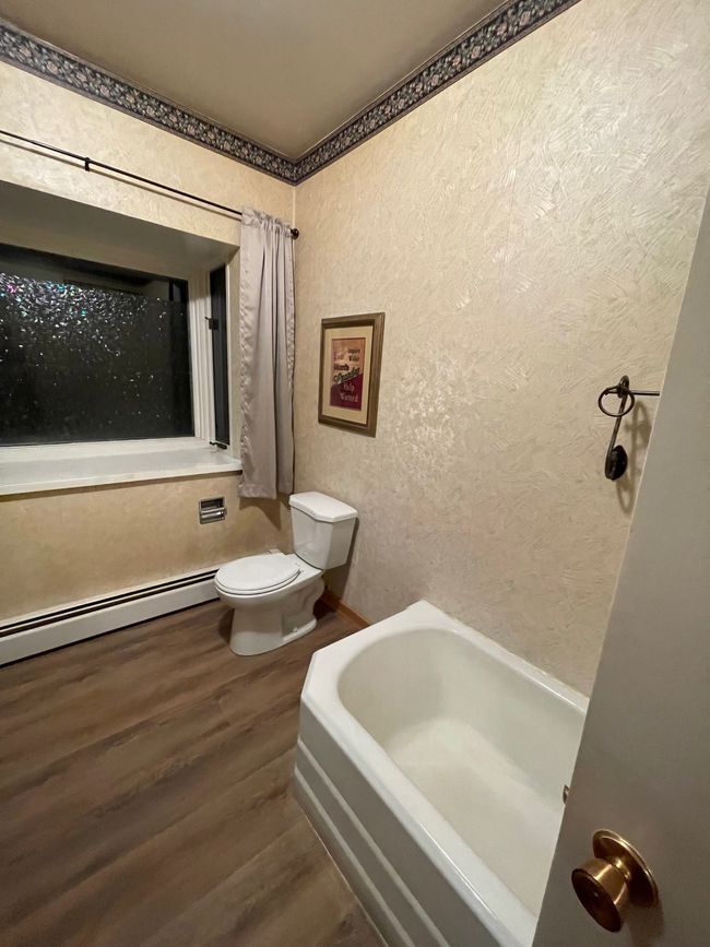 Bathroom 2 | Image 17