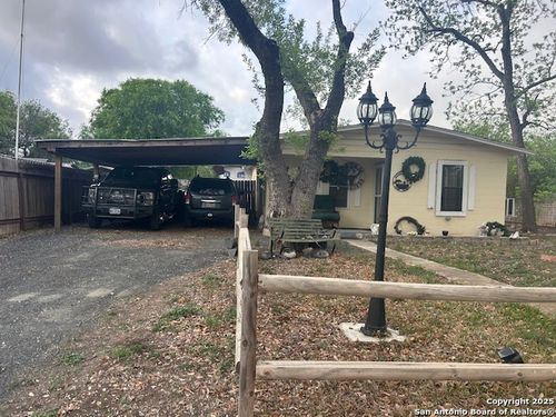 404 W Polk Ave, Sabinal, TX, 78881 | Card Image