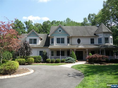 765 Colonial Road, Franklin Lakes, NJ, 07417 | Card Image