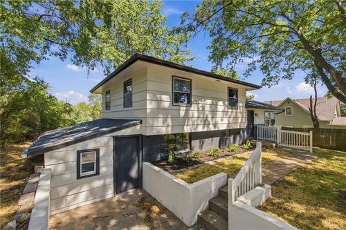 910 Olive St, Leavenworth, KS, 66048-2479 | Card Image