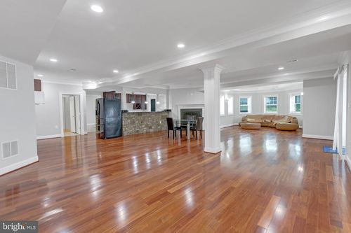 b-6529 Fairlawn Dr, MCLEAN, VA, 22101-5236 | Card Image