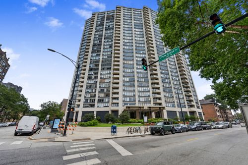 1810-3930 N Pine Grove Ave, Chicago, IL, 60613-3361 | Card Image